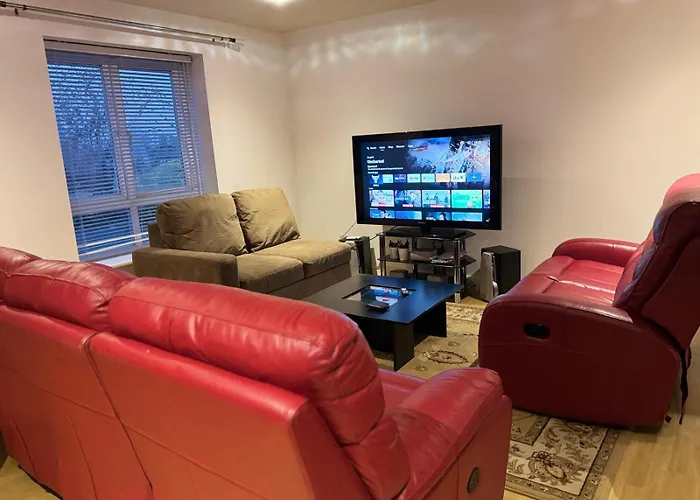 Stylish & Central 2-Bed Flat Nottingham City Centre - Sharing Flat - Host In 1 Bedroom