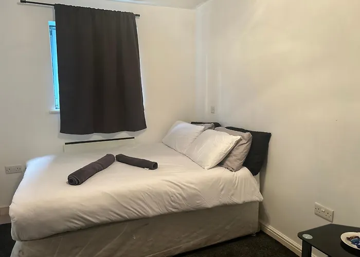 Stylish & Central 2-Bed Flat Nottingham City Centre - Sharing Flat - Host In 1 Bedroom