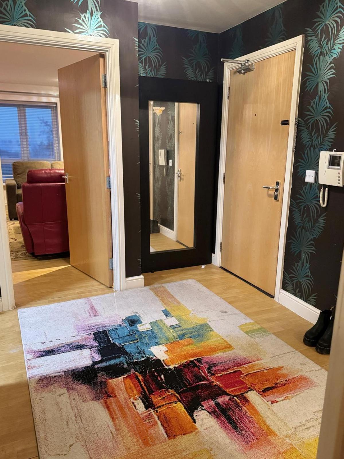 Stylish & 2-bed Flat Centre - Sharing Flat - Host In 1 Bedroom Appartamento