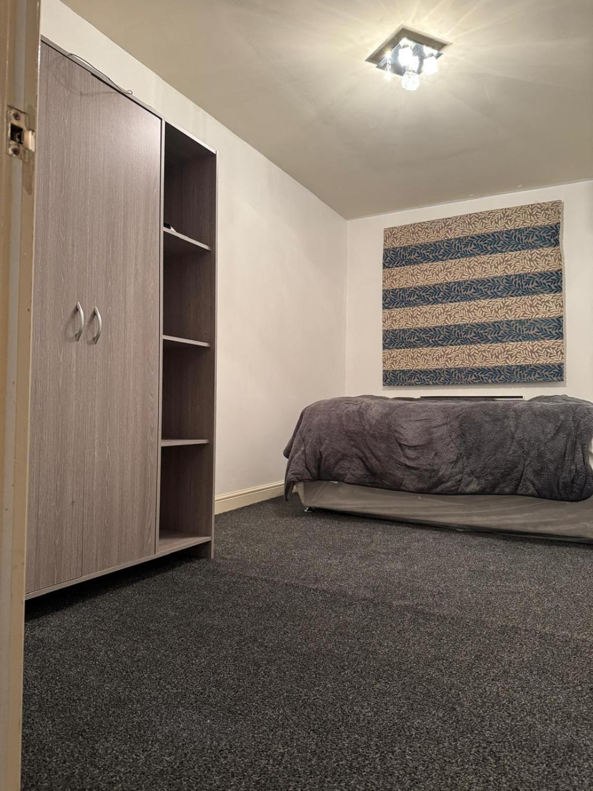 Stylish & 2-bed Flat Centre - Sharing Flat - Host In 1 Bedroom Appartamento *
