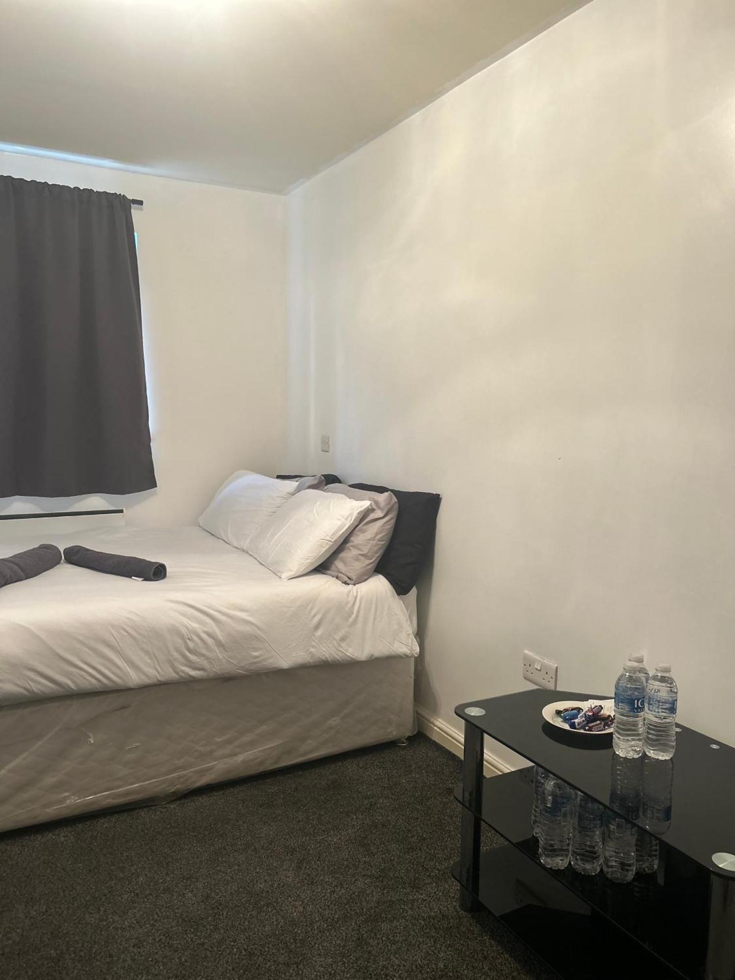 Stylish & 2-bed Flat Centre - Sharing Flat - Host In 1 Bedroom Appartamento Nottingham